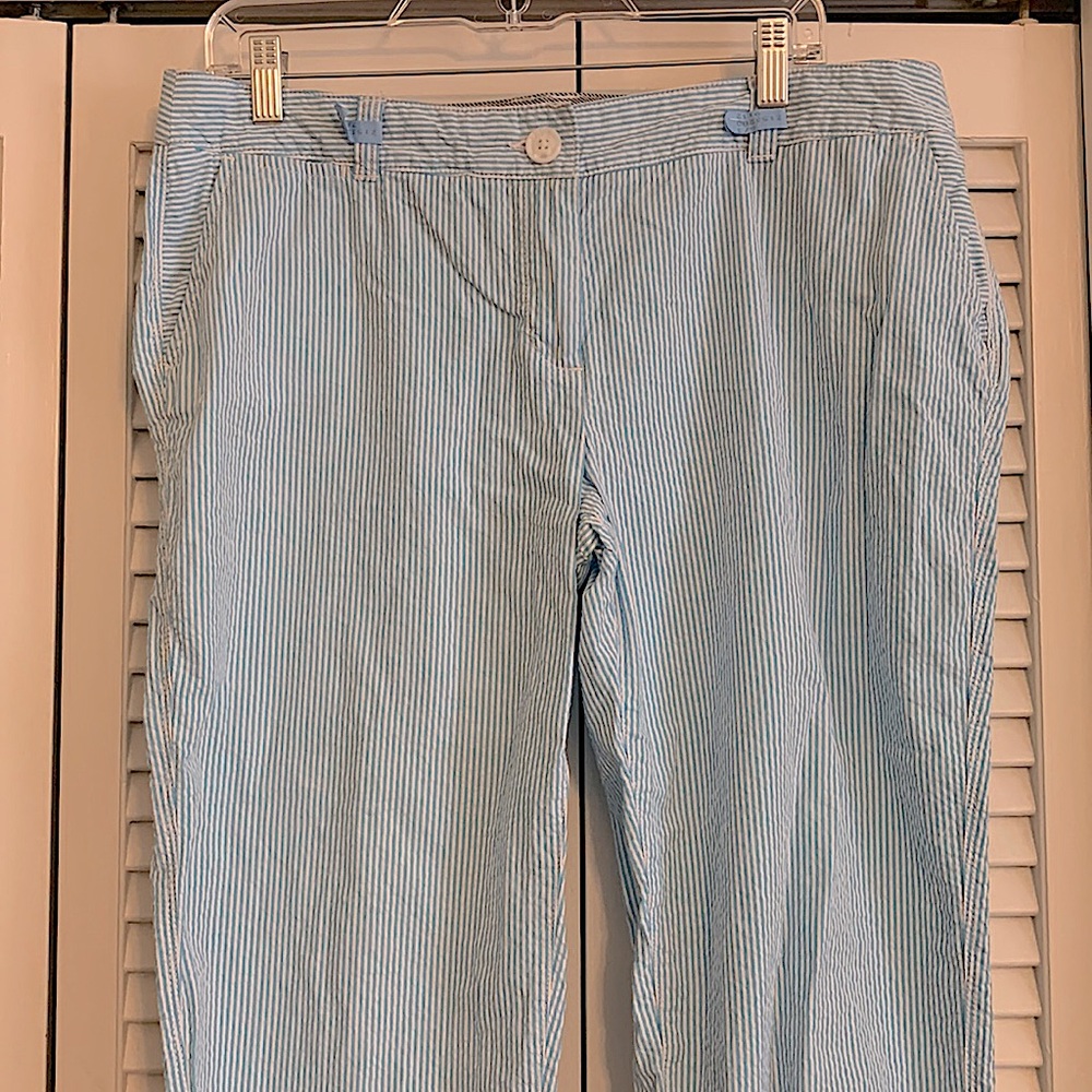 Crown & ivy PETITE capris size 12P blue seersucker